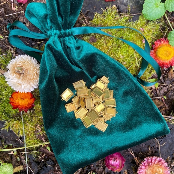 VINTAGE Tiny Book Style Brass Lockets 1910s GENUINE Love Lock Picture Frame - Picture 4 of 5